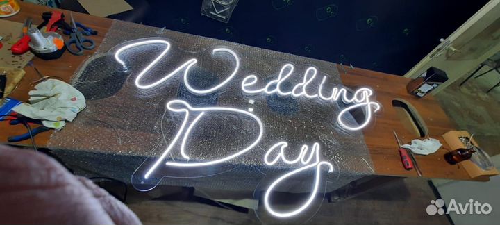 Неоновая вывеска