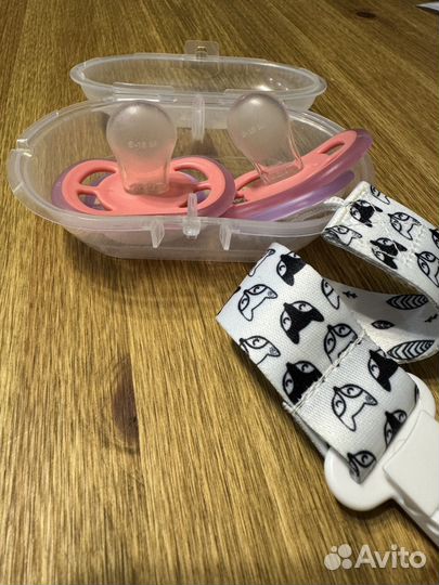 Соска пустышка avent 6-18 светящиеся