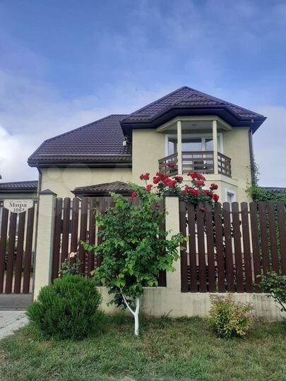 Дом 218 м² на участке 8 сот.