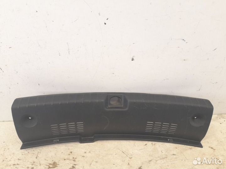 Накладка замка багажника Kia Rio 4 2017-2020