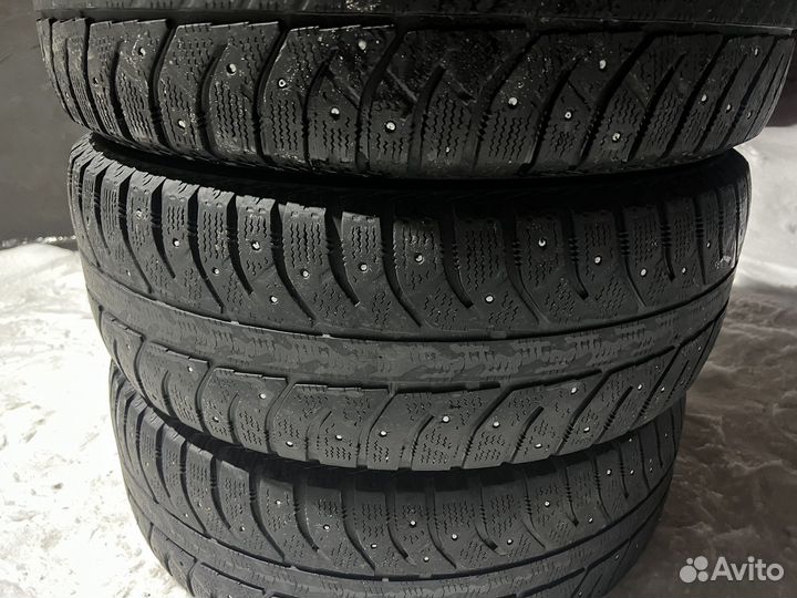 Bridgestone Ice Cruiser 7000 215/60 R17