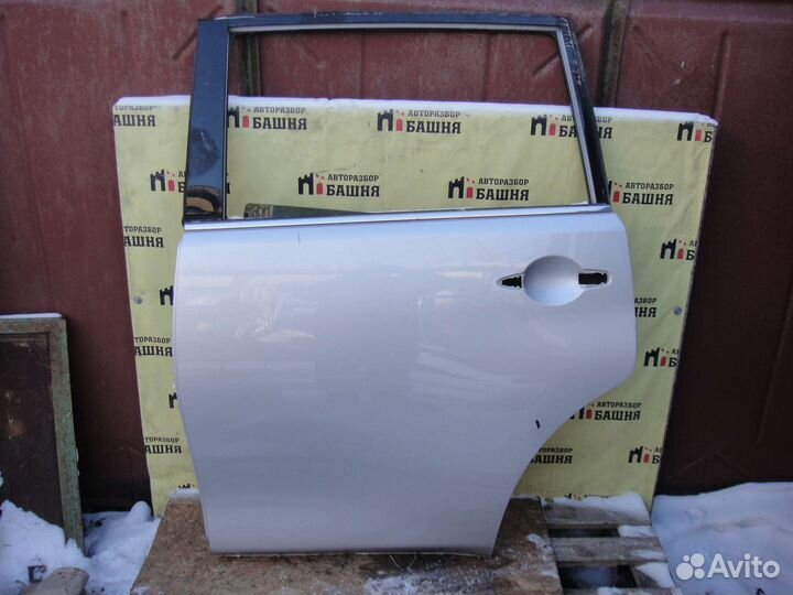 Nissan Patrol Дверь задняя левая дефект