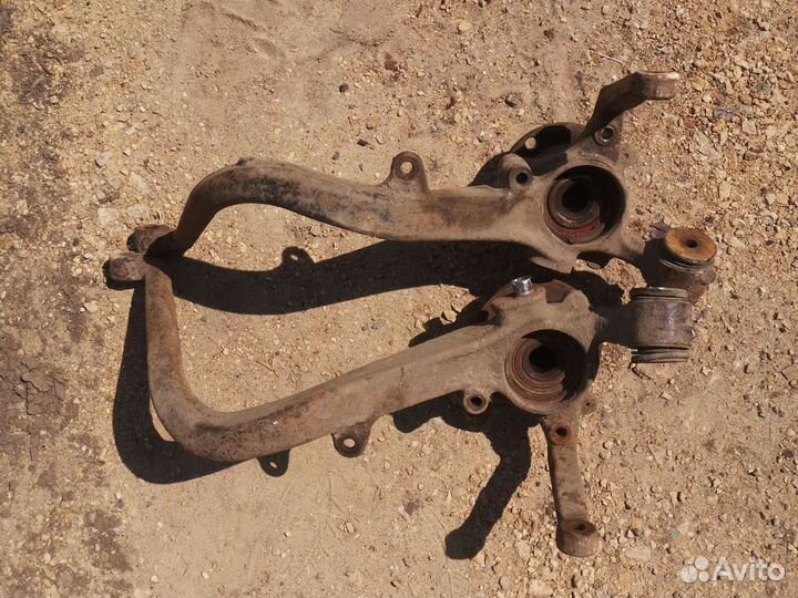 Кулак задний Audi A4B5 L и R