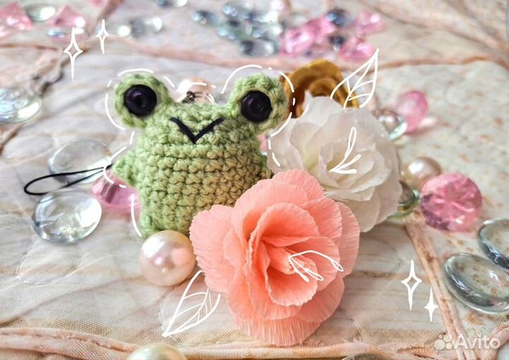 Вязанная игрушка лягушка брелок