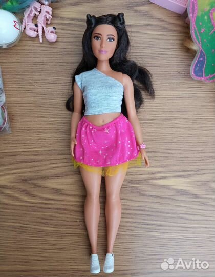 Кукла барби Fashionistas пышка