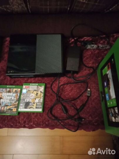 Xbox one + 2 геймпада+ 6 игр