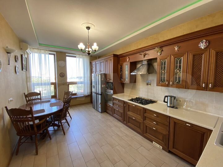 3-к. квартира, 105 м², 3/6 эт.