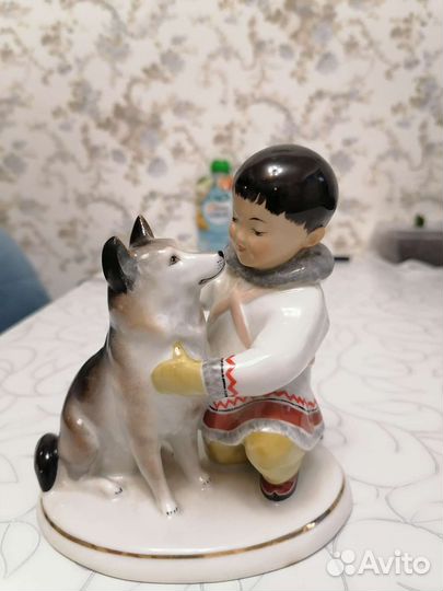 Статуэтка Якут с собакой