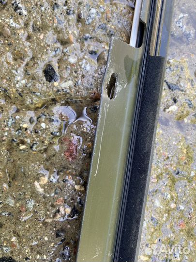 4F0853283E 2ZZ уплотнитель стекла переднего левого