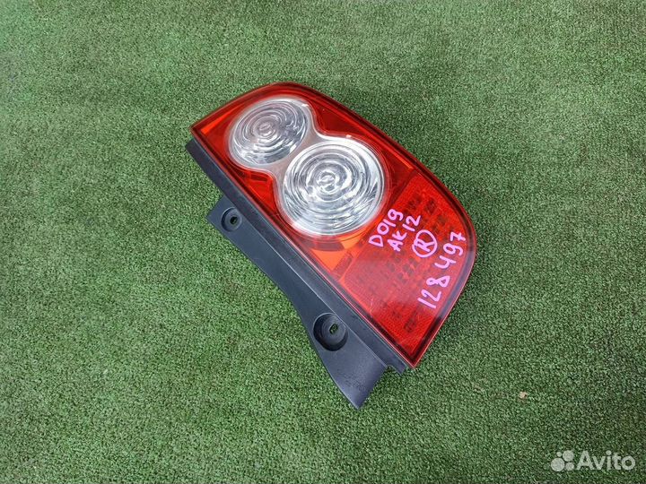 Фонарь задний правый Nissan Micra K12