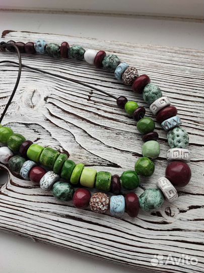 Керамические бусы ручной работы