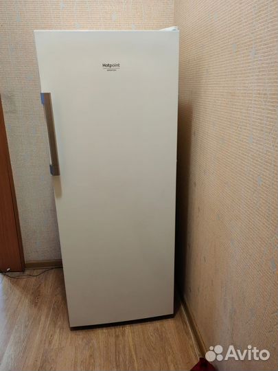 Морозильный шкаф Hotpoint Ariston