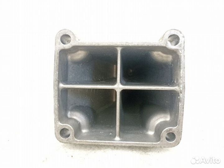 Кронштейн двигателя правый Mercedes-Benz C-Class