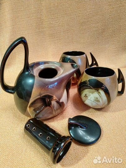 Заварочный чайник с чашками