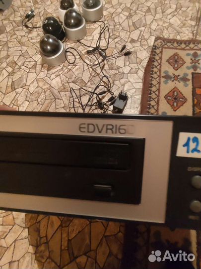 Регистратор видеонаблюдения и 5 камер