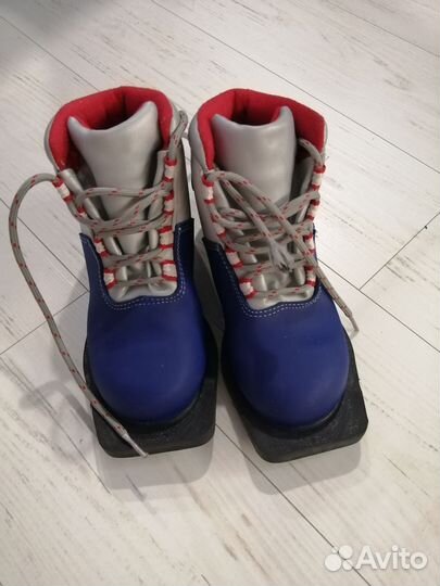 Лыжные ботинки