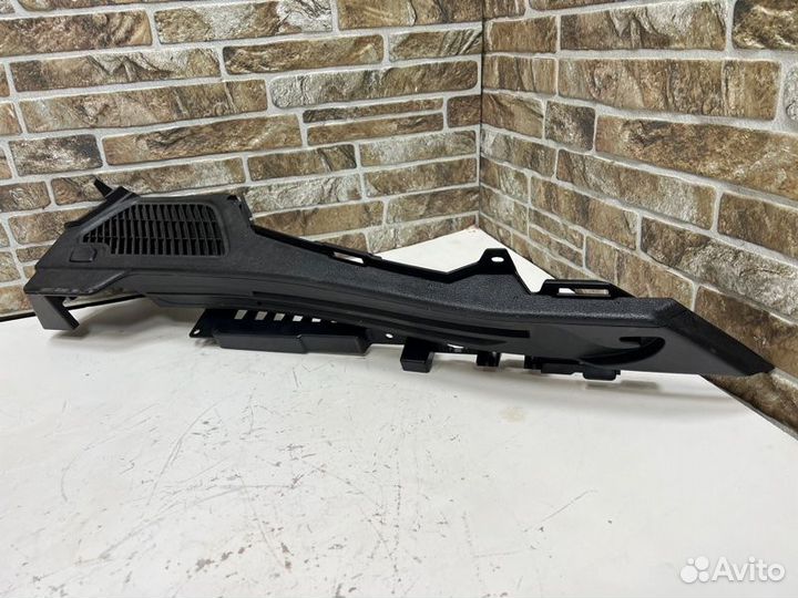 Направляющая шторки багажника задняя правая Bmw X5