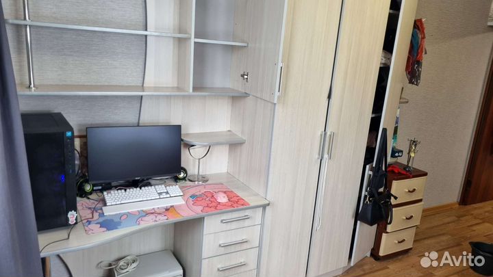 Стенка в комнату