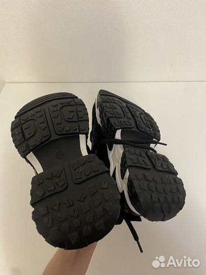 Кроссовки женские 36