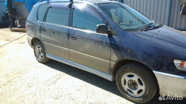 Накладки на пороги Toyota Ipsum Hippo