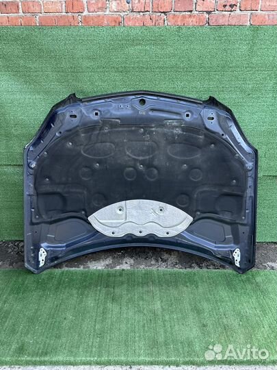 Оригинальный капот на Mercedes-Benz W204