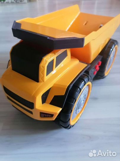 Самосвал игрушка
