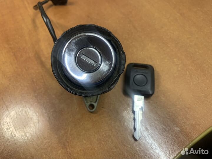 Замок багажника с ключом Ауди 80/100/А6 седан