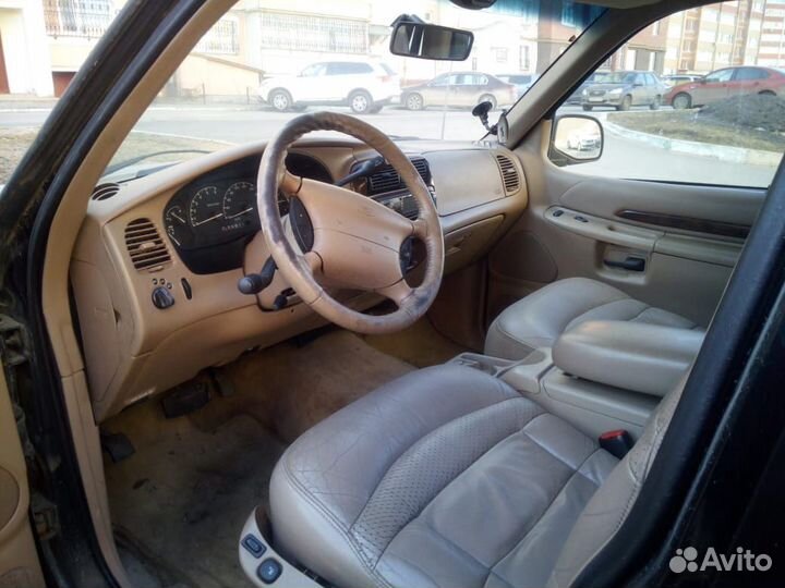 Панель приборов Ford Explorer 2000 года