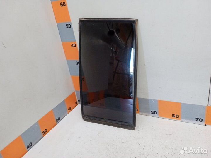 Стекло двери задней левой Mitsubishi Pajero 3 3.5