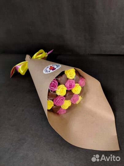 Шоколадные Розы и Сердца - 19 шт в Букете