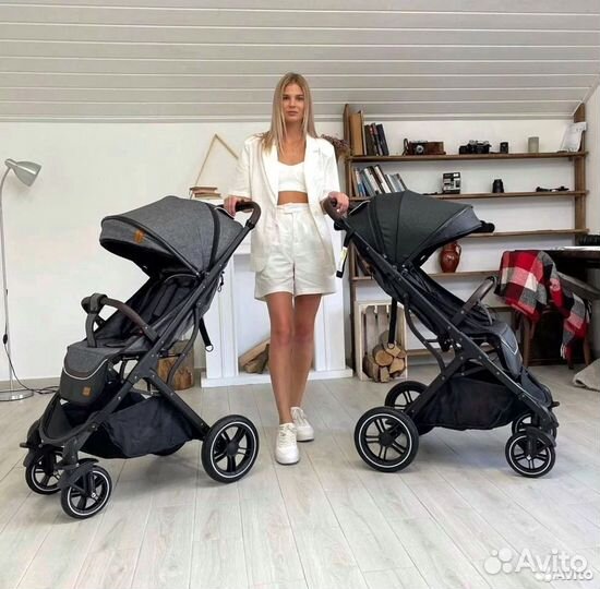 Коляска новая