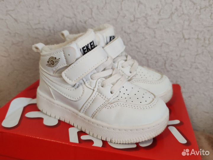 Кроссовки детские