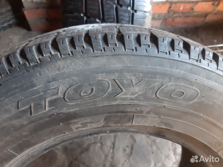 Toyo H09 215/70 R15C 109R