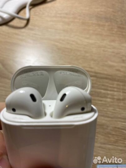 Airpods 1 поколения