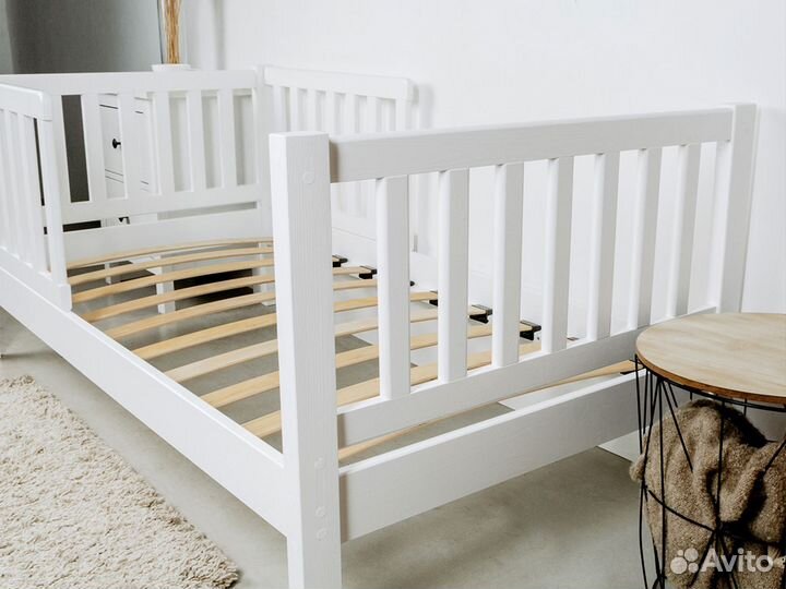 Детская кровать из массива