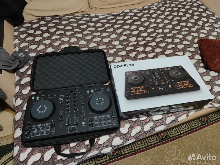 Pioneer FLX4 с кейсом и кабелями
