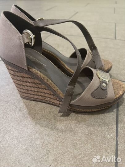 Tommy hilfiger босоножки 39