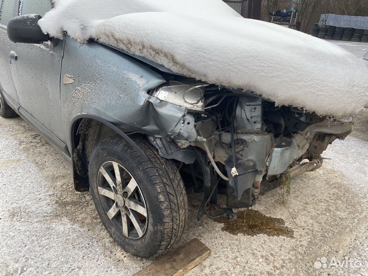 Renault Sandero 1.6 МТ, 2010, битый, 183 000 км