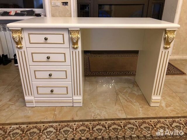 Стол письменный, классика