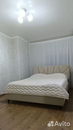 Кровать с мягким изголовьем