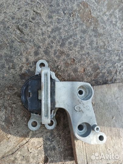 Опора двигателя правая Nissan Qashkai J11 R9M