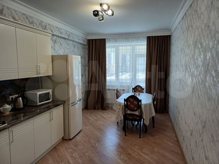 2-к. квартира, 80 м², 3/9 эт.
