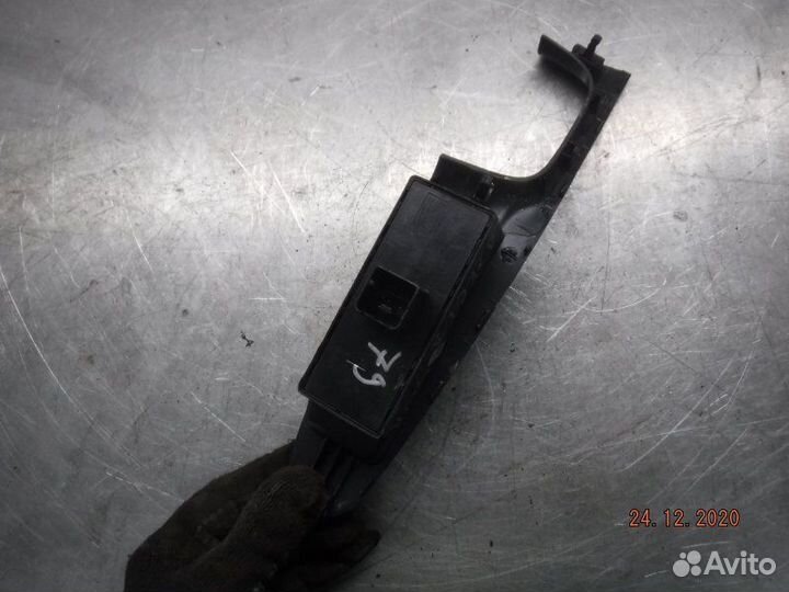 Блок управления стеклоподъемниками передний левый