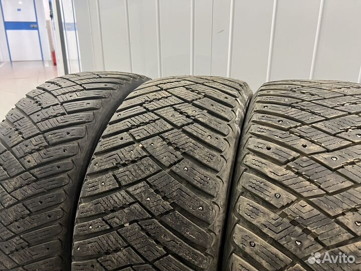 Goodyear UltraGrip 245/45 R18