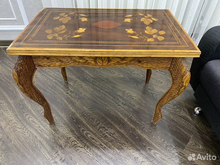 Стол из массива дерева резной, ручной работы