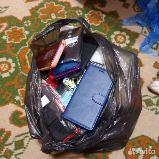 Чехлы на телефон