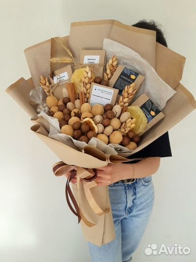 Букет из кофе, чая, орехов и сухофруктов