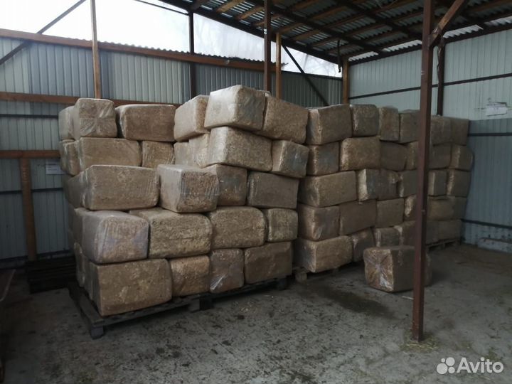 Древесная стружка опилки в брикетах