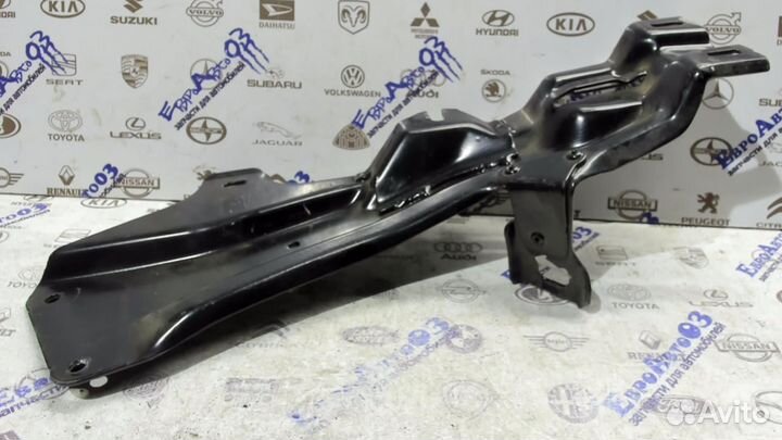 Кронштейн центральной консоли Audi A6 C5 1997-2004