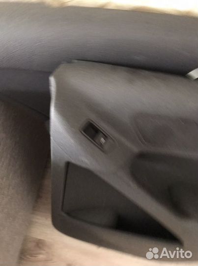 Обшивка задних дверей. Tiguan1